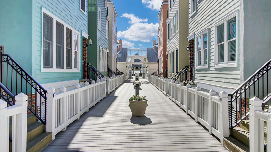 Exterior & Views 2, 125 Grand Pavillion by Avantstay Steps From Sand, Charleston