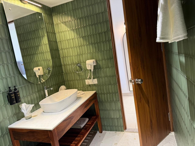 Bathroom 5, Aayovea Hotels & Resorts, Ayodhya, Faizabad