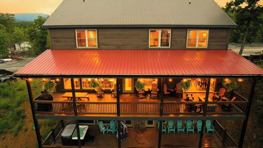 Exterior & Views 2, Wanderer by Avantstay Sleeps 34, A+ Custom Smokies Cabin, Sevier