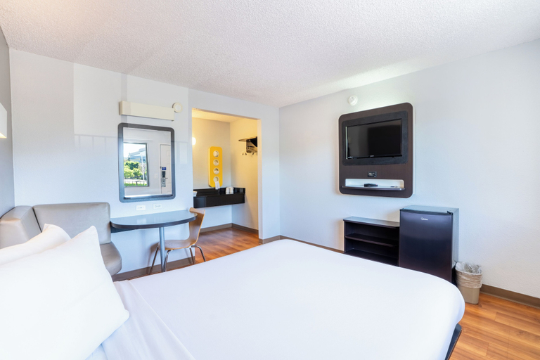 Bedroom 3, Motel 6 Pleasanton, CA, Alameda