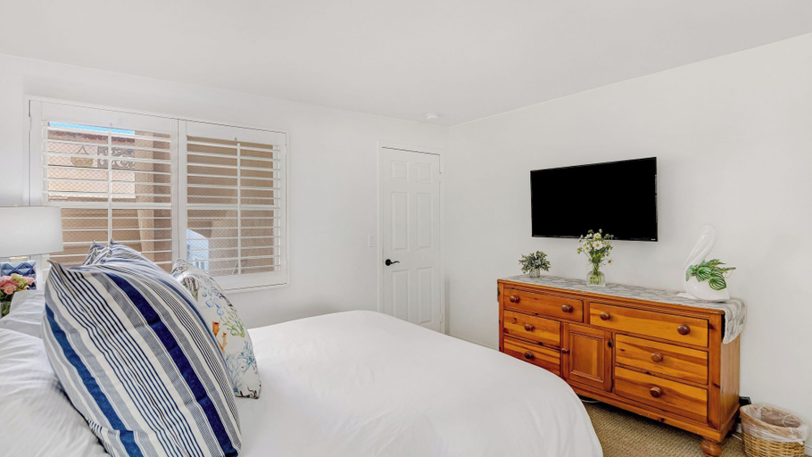 Bedroom 3, Shoreline Villa by Avantstay Steps to the Beach, Bay, & Pier!, Orange