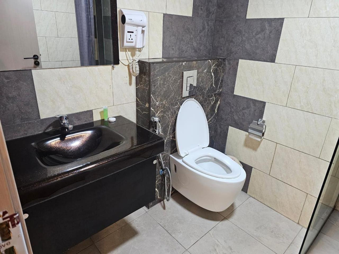 Bathroom 3, Al Mansi Hotel Suites, Ardhah