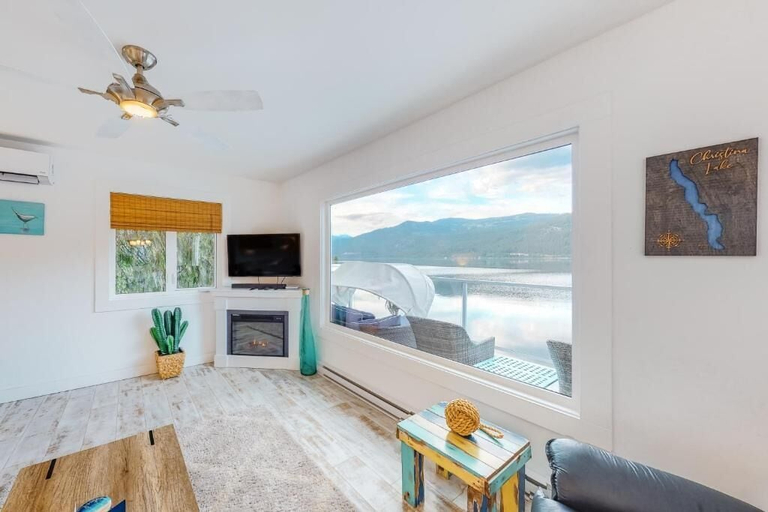 Living area 5, Brooks Lake House, Kootenay Boundary