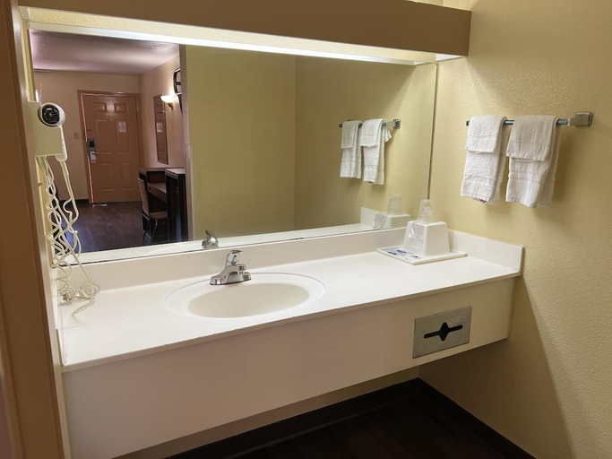 Bathroom 3, Executive Inn and Suites Lackland AFB, Bexar