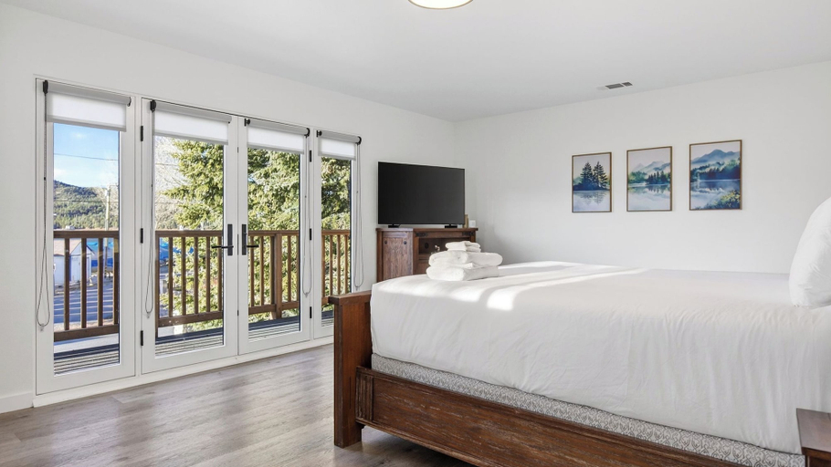Bedroom 3, Honeypot by Avantstay Indoor Pool & Hot Tub, San Bernardino
