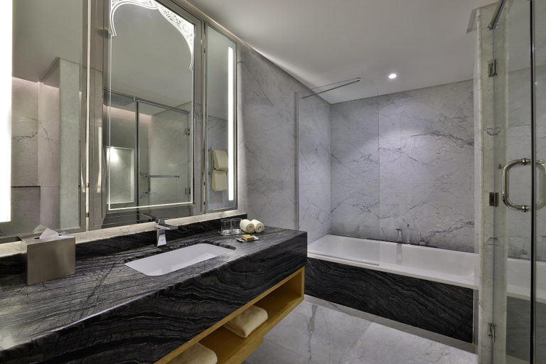 Bathroom 5, DoubleTree by Hilton Resort & Spa Marjan Island, Ras Al Khaimah
