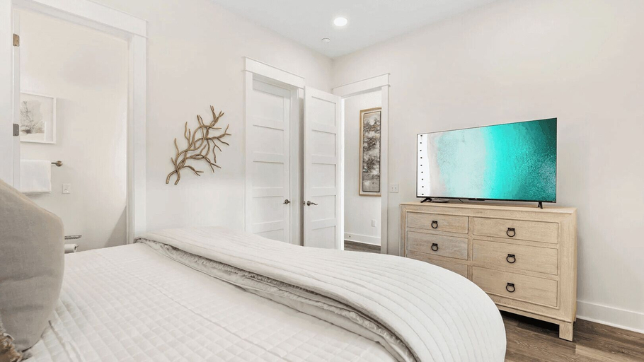 Bedroom 3, Wanderlust by Avantstay Walk to Beach + Pool New Construction, Bay