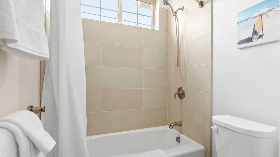 Bathroom 4, Le'ale'a by Avantstay Ocean + Mountain Views!, Honolulu