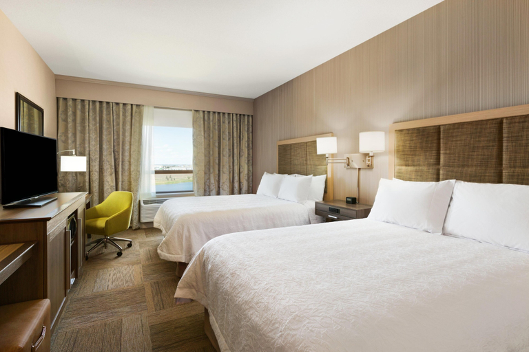 Bedroom 3, Hampton Inn by Hilton Edmonton/Sherwood Park, Division No. 11