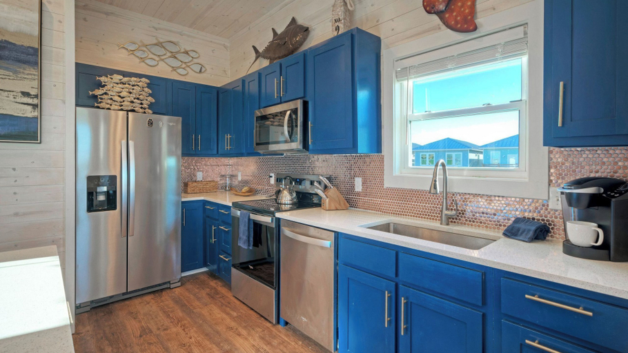 Interior 5, Sleeps 20 2 Homes, Beach Boardwalk Access, Private Pools, Stunning Views, Nueces
