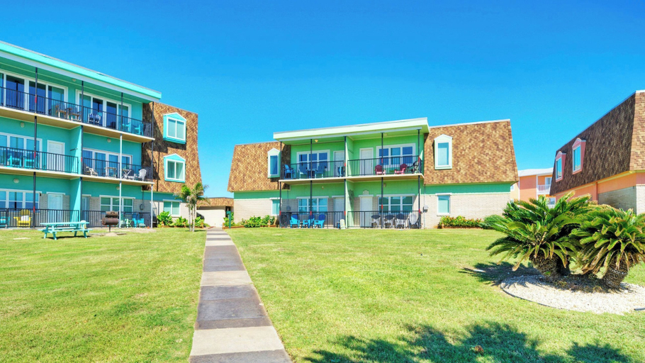 Exterior & Views 2, 2BR Condo w/ Gulf Views, 2 Pools, Courts Blue Water Bliss by Avantstay, Nueces