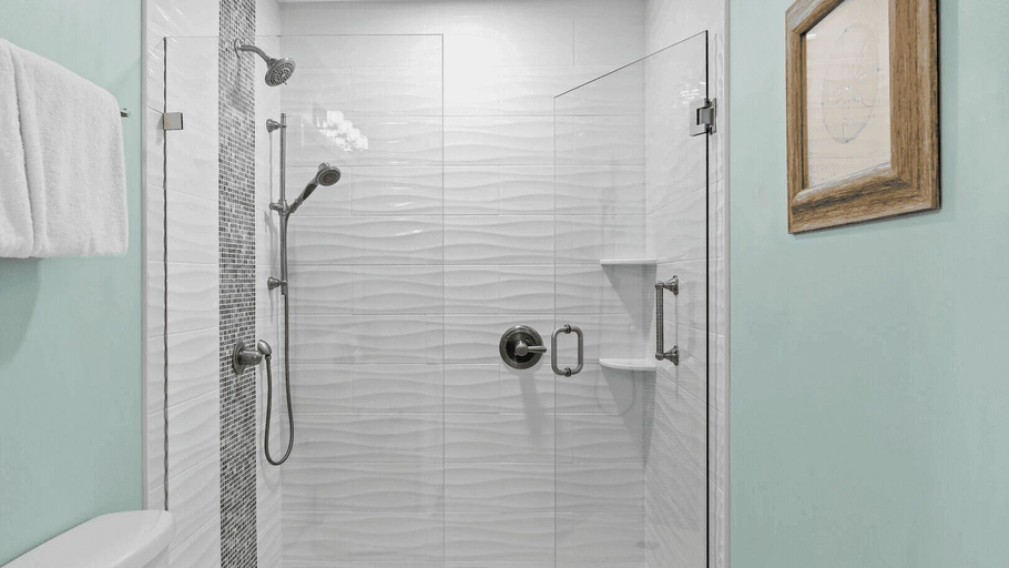 Bathroom 4, Beach Breeze by Avantstay Beachfront, Beach Chairs Included, 2 Pools!, Bay