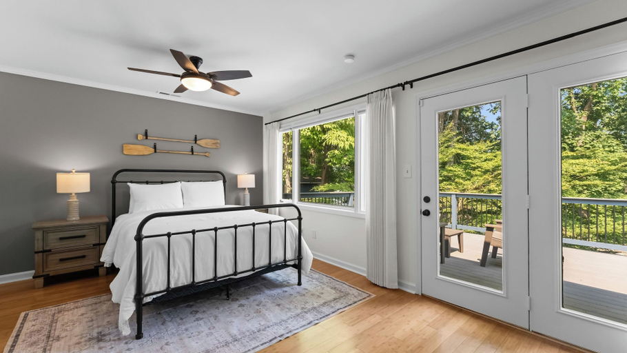 Bedroom 3, Cove's End by Avantstay Dock, Game Room, Fire Pit & Forest Views, Iredell