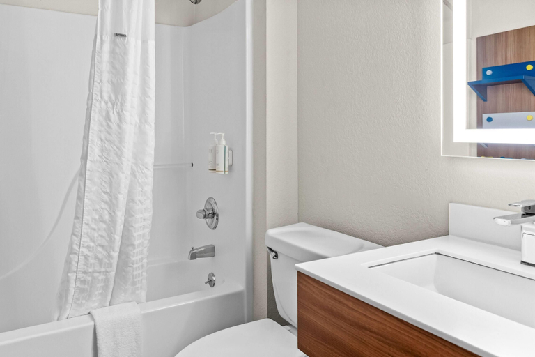 Bathroom 4, Microtel Inn & Suites by Wyndham Sainte Genevieve, Sainte Genevieve