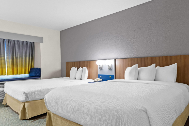 Bedroom 3, Microtel Inn & Suites by Wyndham Sainte Genevieve, Sainte Genevieve