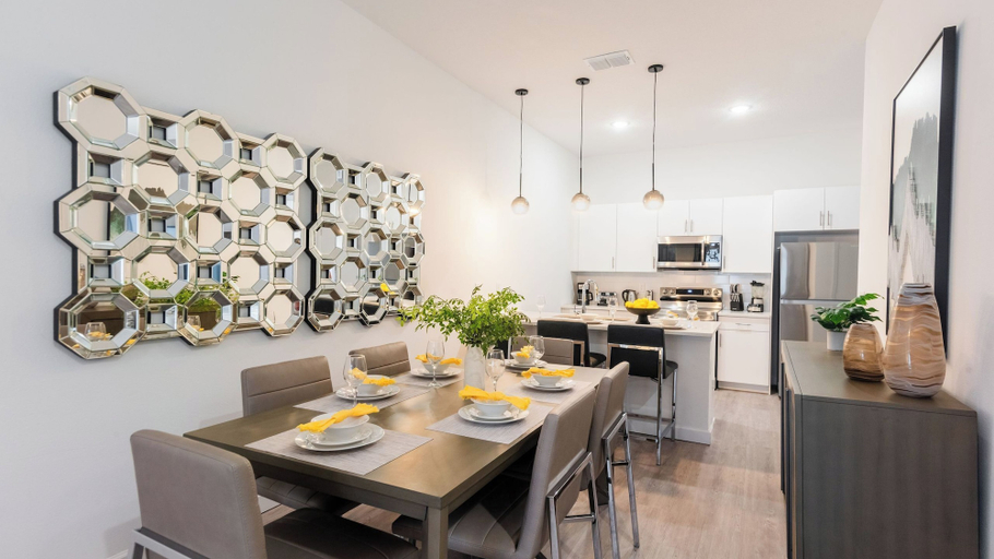 Food & Drinks 4, Parkside Serenity by Avantstay Private Pool!, Polk