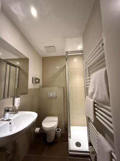 Bathroom 4, L Escala, Offenbach