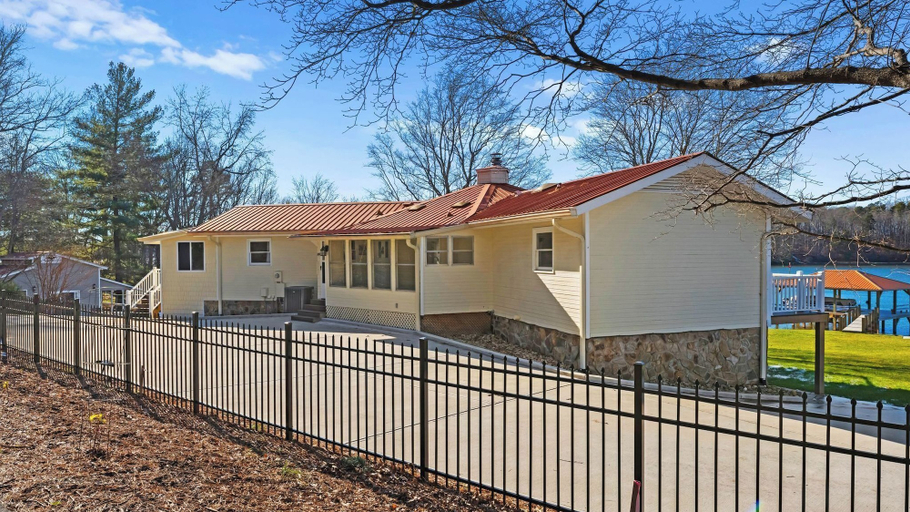 Exterior & Views, Pleasant Cove Waterfront Getaway With Fire Pit, Deck, and Lake Views, Iredell