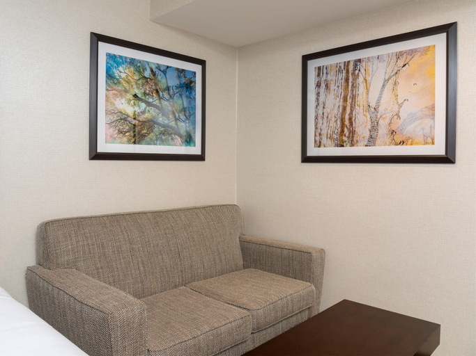 Bedroom 3, Doubletree by Hilton Pleasant Prairie Kenosha, Kenosha
