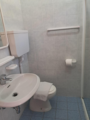 Bathroom 4, hotel adriatico, Rimini