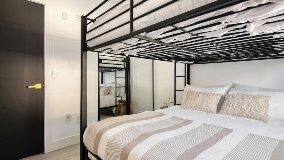 Others 4, Yellowjacket by Avantstay Entertainers Yard 10min to Downtown, Riverside