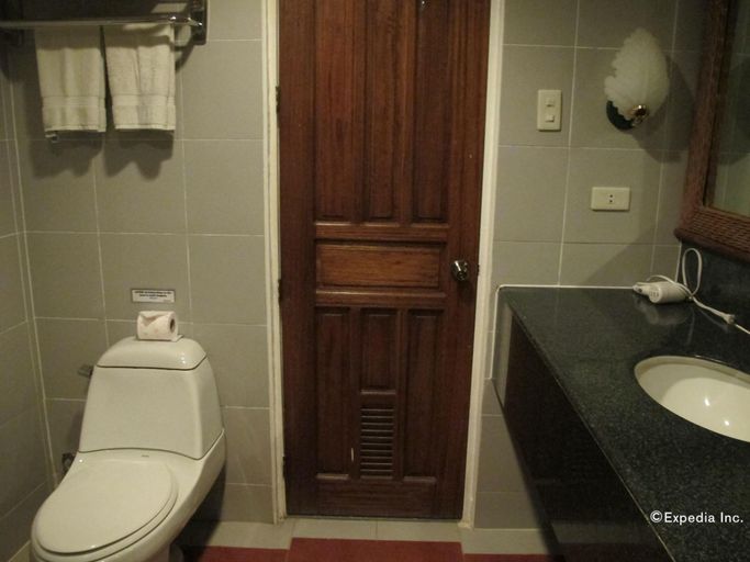 Bathroom 3, Marco Vincent Dive Resort, Puerto Galera
