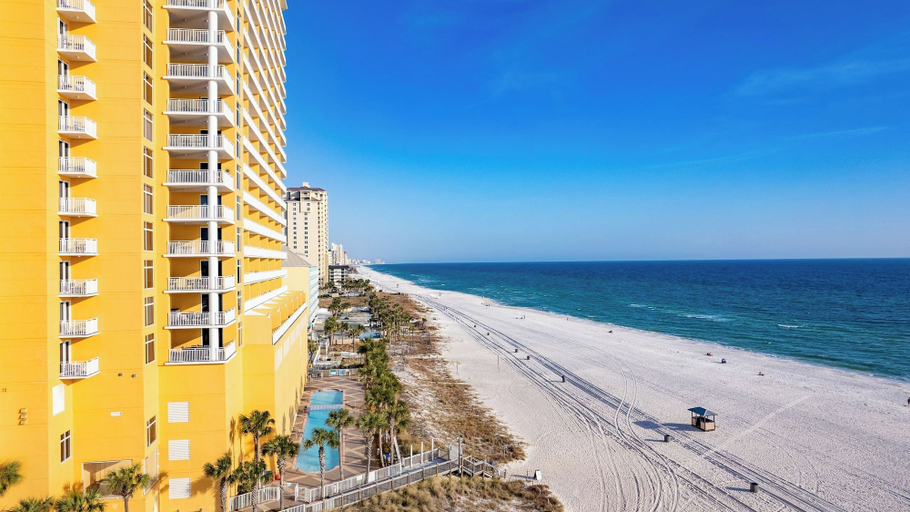Exterior & Views 2, Beachfront 3bdr Private Beach Access, Ocean Views, Gym Sunscape by Avantstay, Bay