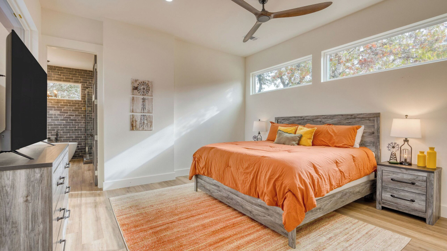 Bedroom 3, Pool, Hot Tub, Game Room, Fire Pit Luxe & Private 4bdr Maverick by Avantstay, Hays
