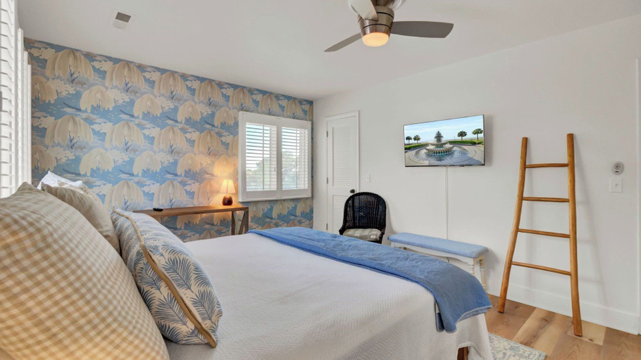 Interior 5, 5B Mariners Walk by Avantstay Shared Pool Minutes to Waterfront Dining + Shops, Charleston
