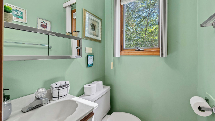 Bathroom 4, Harmony Ridge by Avantstay Fireplace, Large Deck & Forest Views, Carbon