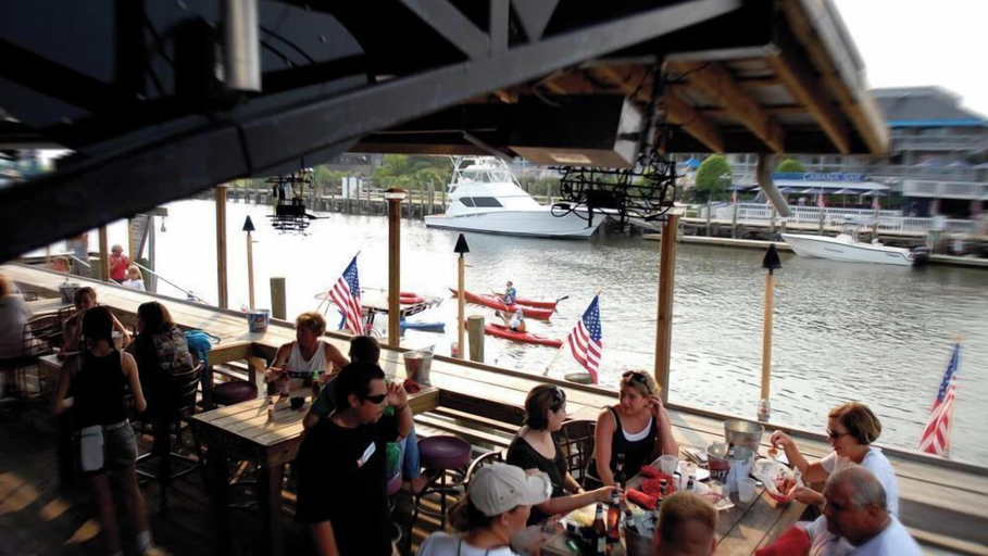 Food & Drinks, 54 Pelican Bay by Avantstay Steps From Beach + Community Pool, Charleston