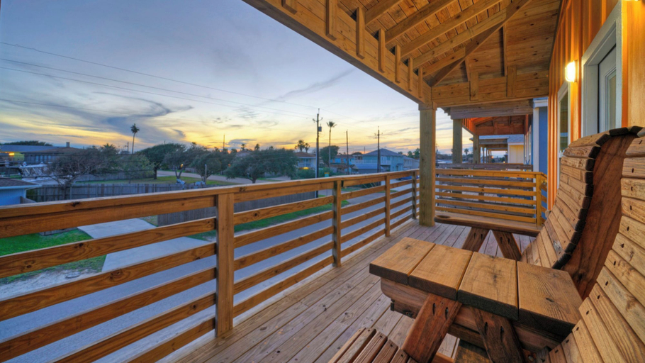 Interior 4, Pool, Boat Dock, Balcony w/ Bay Views Cooper's Hawk by Avantstay, Nueces