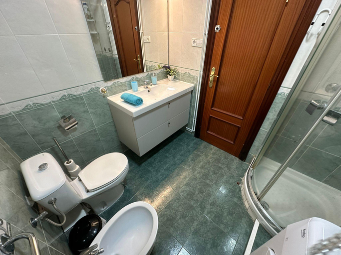 Bathroom 5, Rooms Valencia, Barcelona