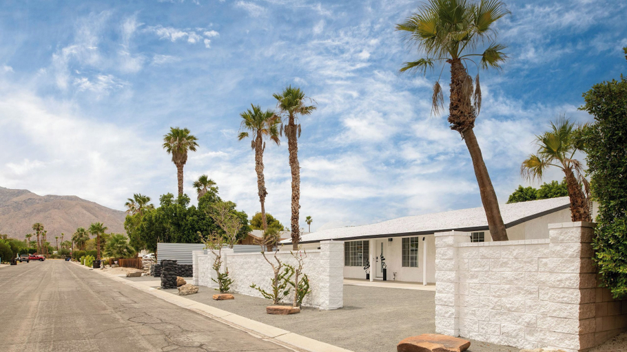 Others 5, Yellowjacket by Avantstay Entertainers Yard 10min to Downtown, Riverside