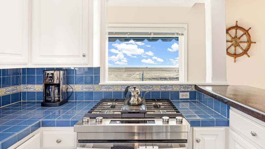 Interior 5, Oceanfront Atelier by Avantstay Beachfront Balboa Peninsula Escape, Orange