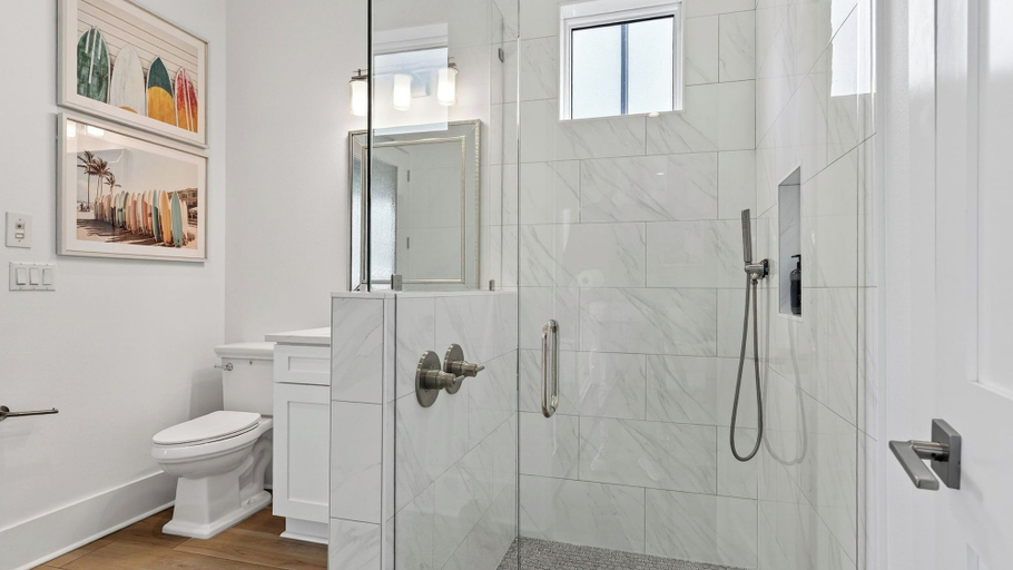 Bathroom 4, 3 Blocks to Beach Sleeps 19 Pool, Spa & Golf Cart in Gulf Place, Walton