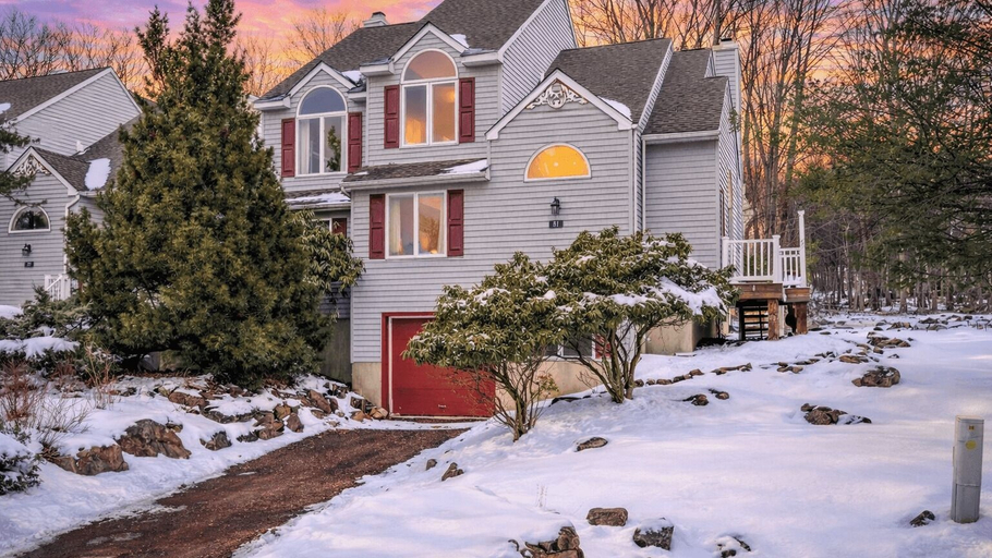 Front of property, Mountain Laurel Lodge by AvantStay, Carbon