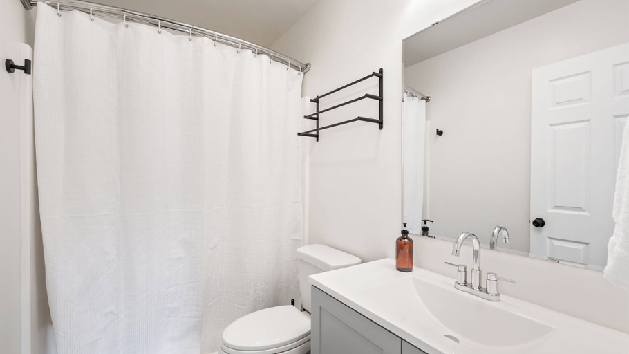 Bathroom 4, Little Pisgah Sunrise by Avantstay Mountain View, Buncombe