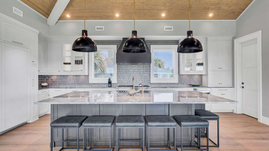 Food & Drinks, 3 47th Avenue by Avantstay Oceanfront + Private Pool + View, Charleston