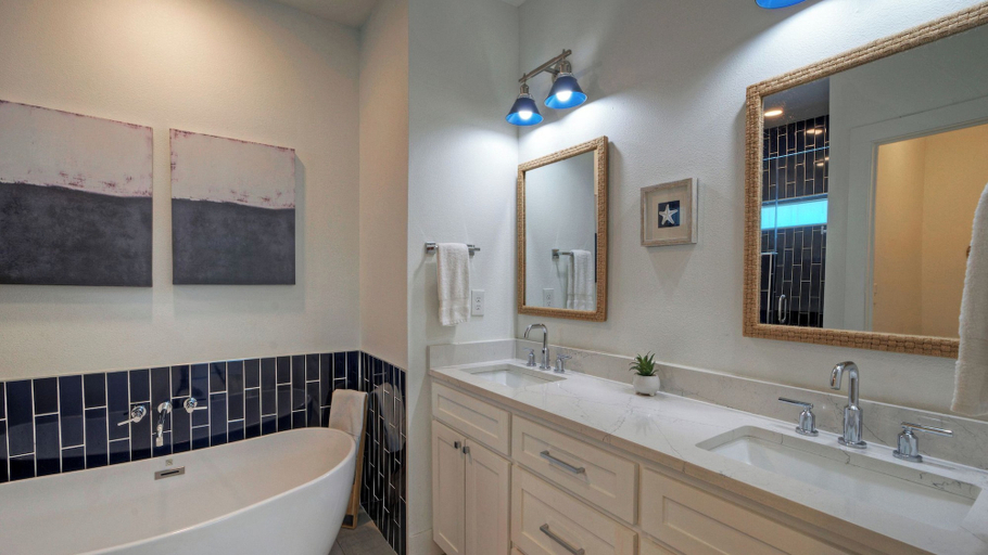 Bathroom 4, Luxury 4bdr Beach Retreat w/ Private Pool Walk to Dining + Shops Shore Thang, Nueces