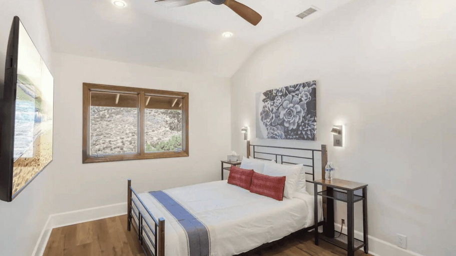 Bedroom 3, 20 Acre Panoramic View Estate Hot Tub, Pickleball & Game Room, Riverside