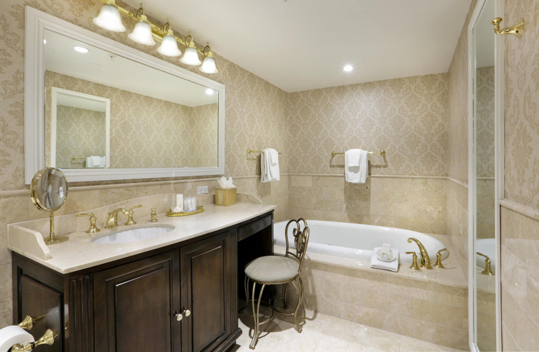 Bathroom 3, Madison Beach Hotel, New Haven