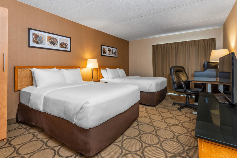 Bedroom 1, Comfort Inn Winnipeg South, Division No. 11
