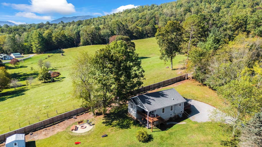 Exterior & Views 2, Little Pisgah Sunrise by Avantstay Mountain View, Buncombe