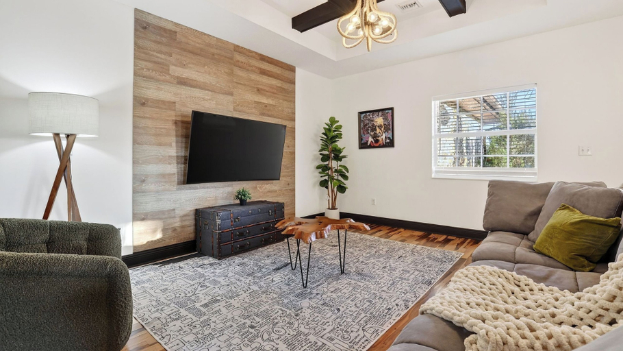 Interior 3, Riverside Veranda by AvantStay | Waterfront Stay + Infinity Pool + Private Dock + Easy Beach Access, Broward