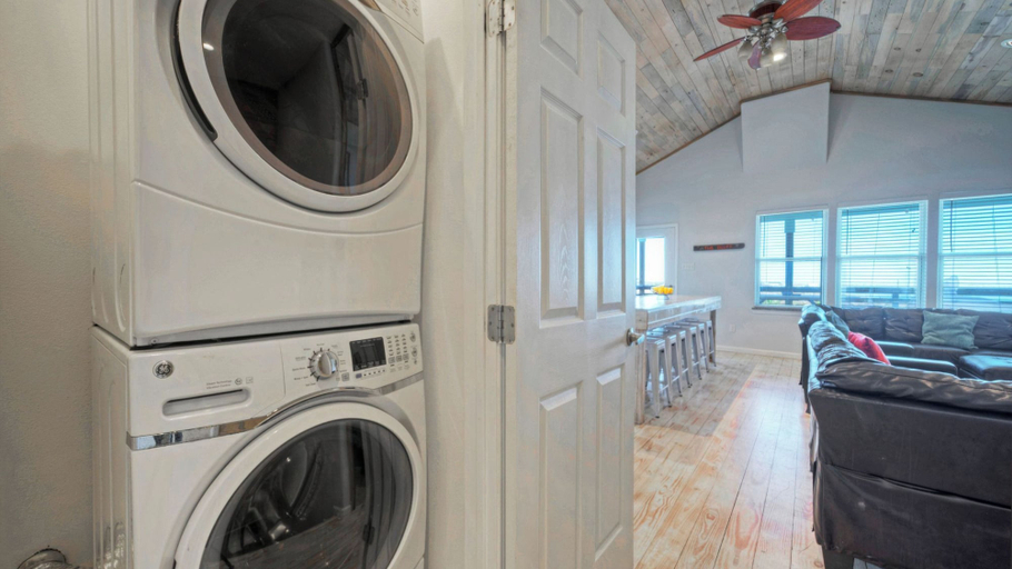 Bathroom 4, 6bdr Bay Haven w/ Shared Waterfront Pool + Boat Dock Keeper Trout by Avantstay, Nueces