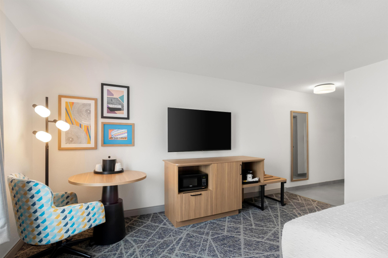 Others 5, Hampton Inn & Suites New Castle, Lawrence