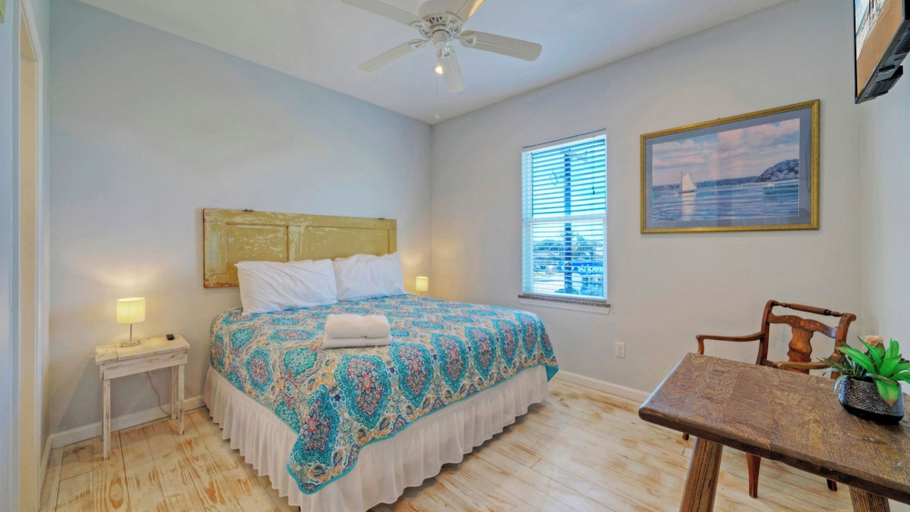 Bedroom 3, 6bdr Bay Haven w/ Shared Waterfront Pool + Boat Dock Keeper Trout by Avantstay, Nueces
