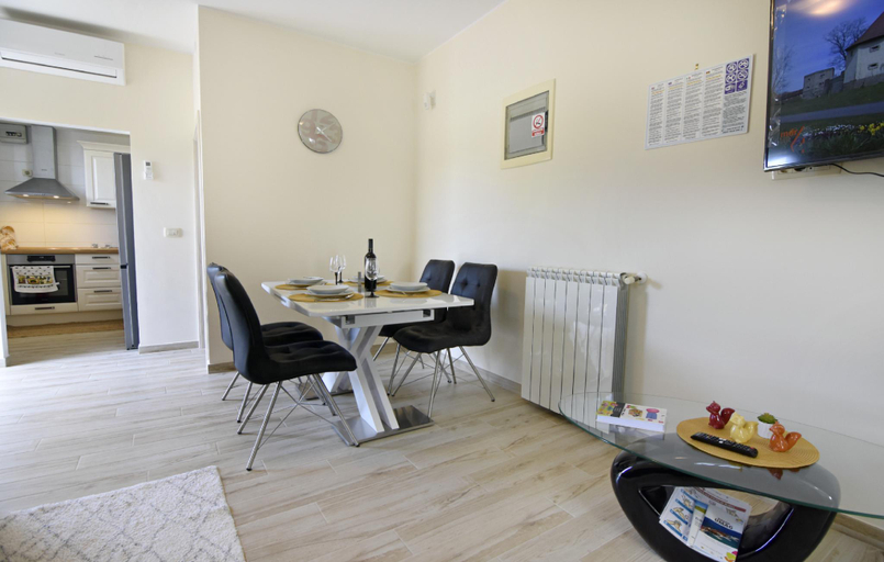 4, Upscale fully equipped apartment, Umag