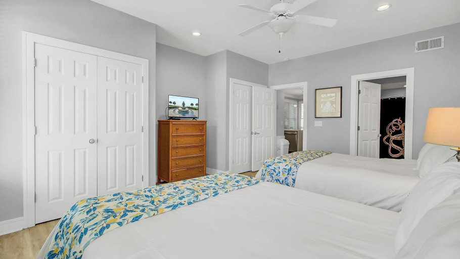 Bedroom 3, 125 Grand Pavillion by Avantstay Steps From Sand, Charleston